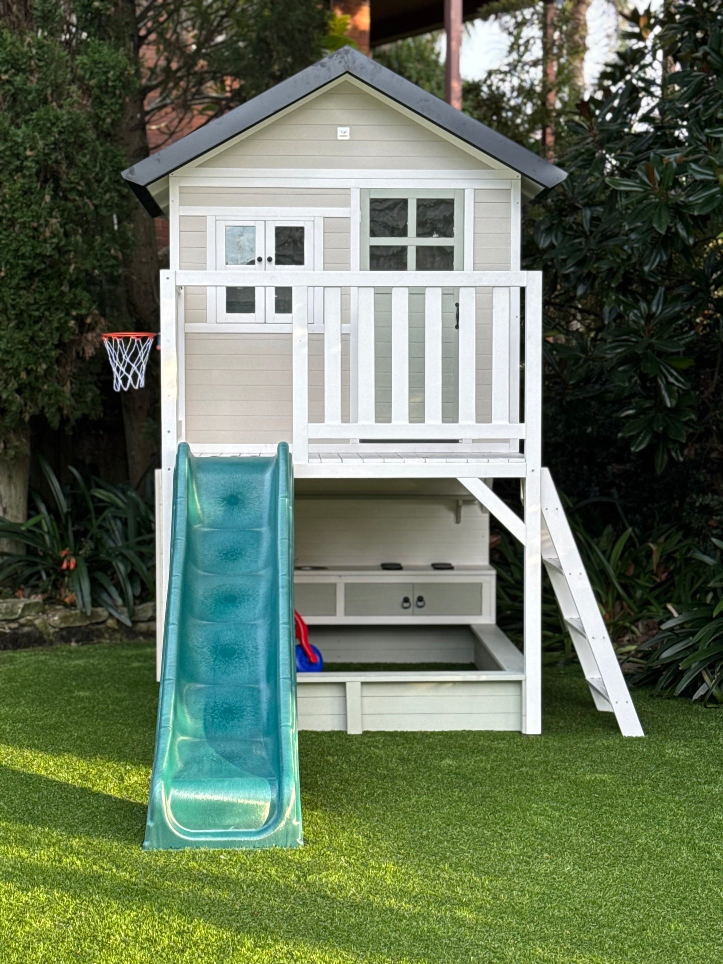 Inspiration Shack with Mud Kitchen & Activity Zone